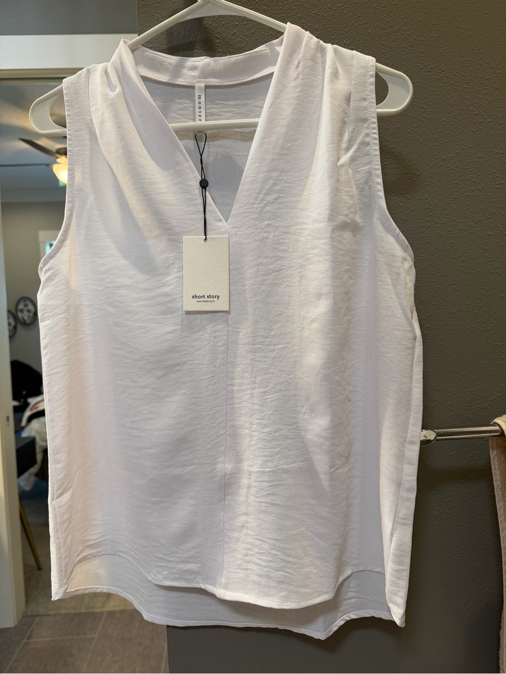 Women’s White V-Neck Sleeveless Camisole
